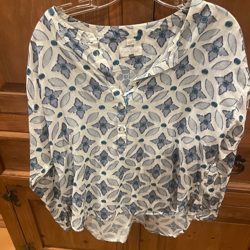 Beautiful blouse for spring.